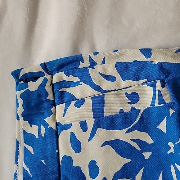 New w/ tag J Crew flowered shorts - Picture 4 of 7